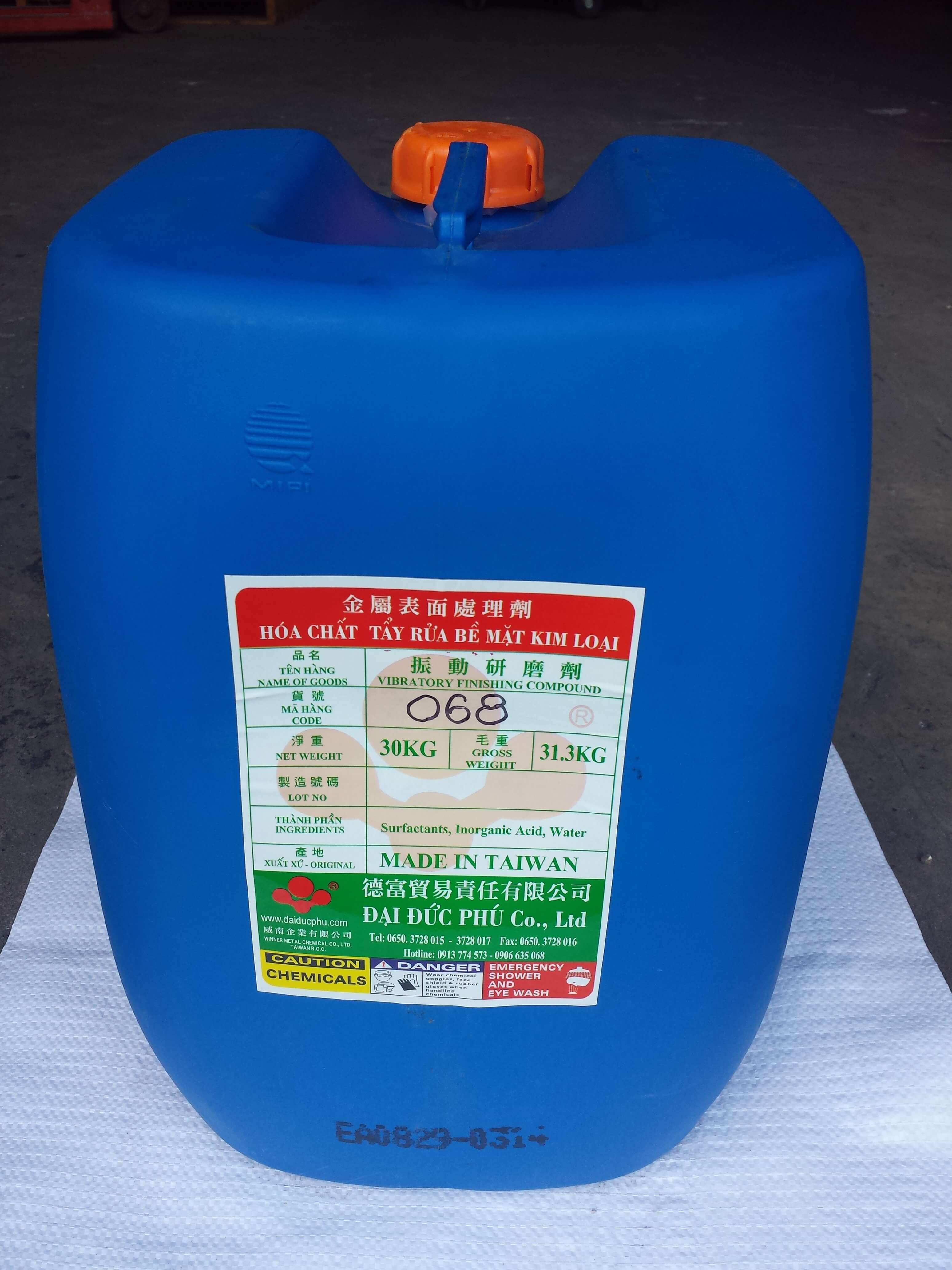 Cleaning Compound 068